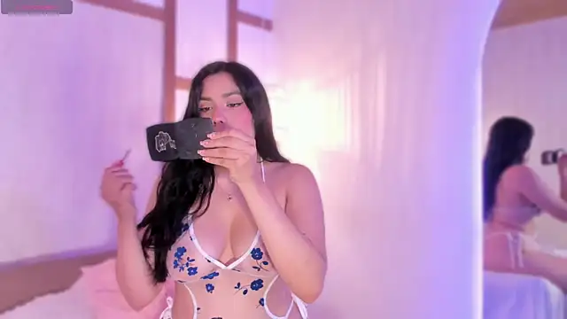 Snapshot of RenataLeclair chatting on February 16, 2026, 3:41 pm RenataLeclair online show from February 16, 2026, 3:41 pm