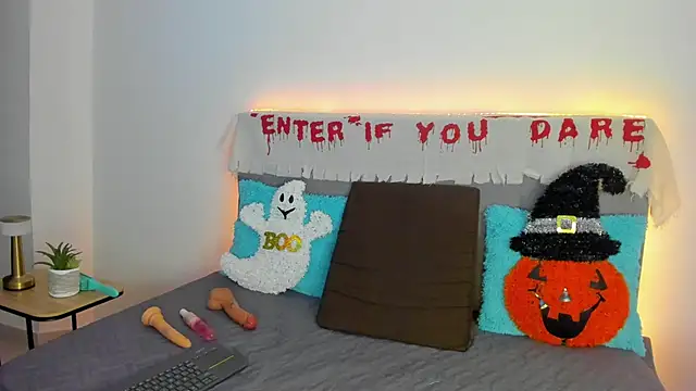 GalaX x online show from October 31, 2025, 9:49 pm