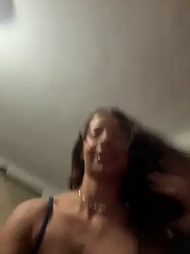 FadaPerigosa online show from April 15, 2026, 2:07 am