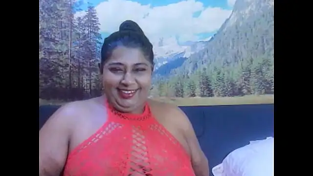 Snapshot of indianhoney694u chatting on April 1, 2026, 5:10 pm indianhoney694u online show from April 1, 2026, 5:10 pm