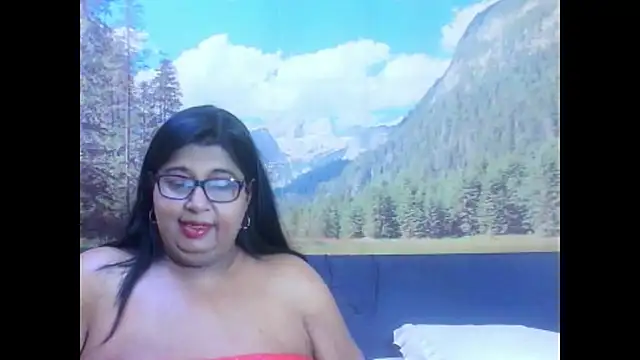 Snapshot of indianhoney694u chatting on April 13, 2026, 5:18 pm indianhoney694u online show from April 13, 2026, 5:18 pm