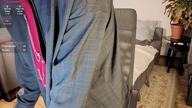 Your avatar online show from March 10, 2026, 8:14 pm