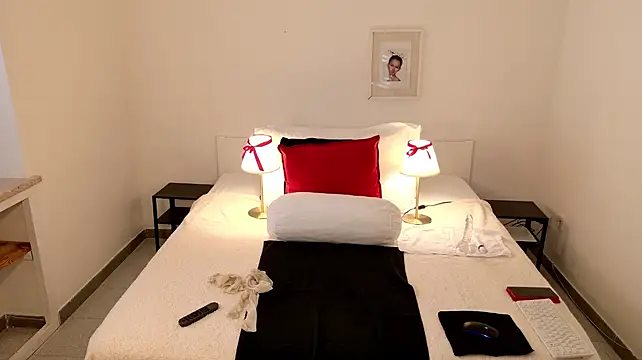 DaisyDea online show from October 10, 2025, 3:11 pm