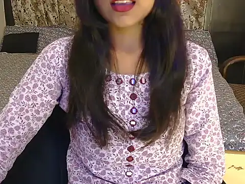 hoty-priya online show from November 21, 2025, 4:55 am