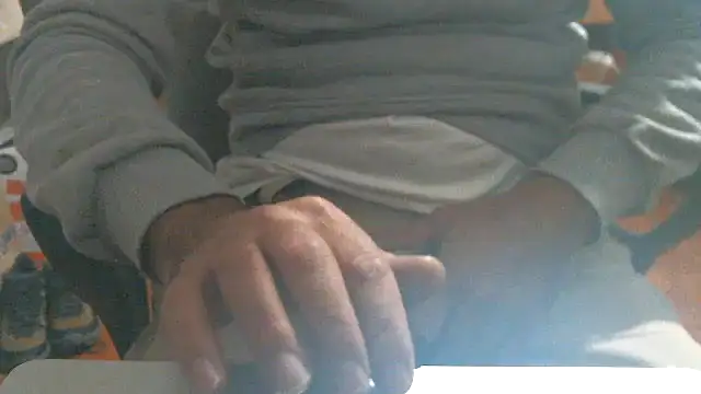 adoroleporke online show from November 10, 2025, 6:51 pm