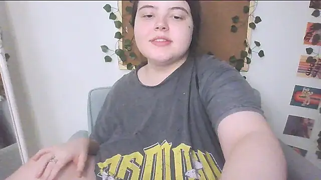 brattyprincessemma online show from September 12, 2025, 6:41 pm