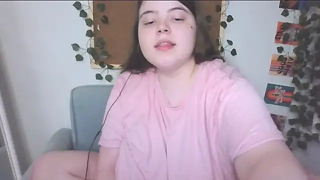 brattyprincessemma online show from October 3, 2025, 6:27 pm