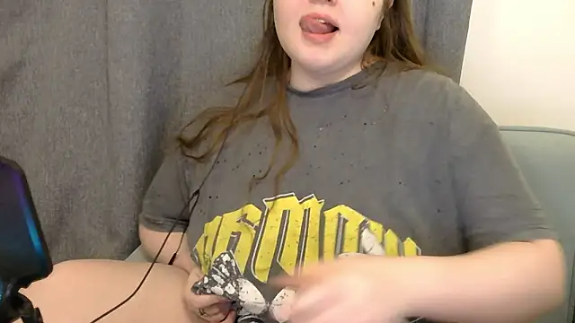 Snapshot of brattyprincessemma chatting on February 4, 2026, 5:24 am brattyprincessemma online show from February 4, 2026, 5:24 am