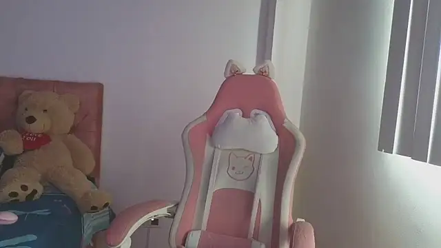 Crystal Star  online show from October 27, 2025, 1:26 pm