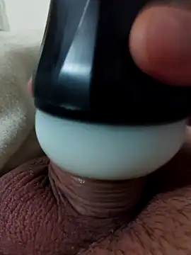 VarRob8902 online show from November 20, 2025, 5:29 am