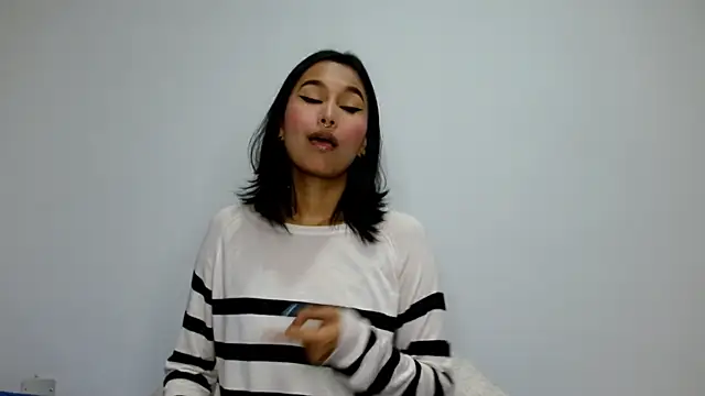 Gia Lee online show from September 30, 2025, 2:27 am