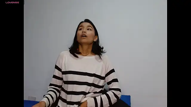 Gia Lee online show from November 18, 2025, 3:01 am