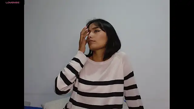 Gia Lee online show from November 29, 2025, 2:58 am