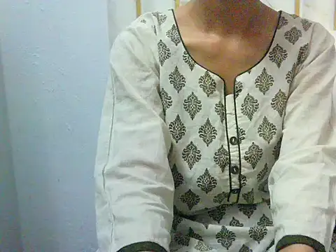 Snapshot of DEVI_6701 chatting on May 28, 2026, 8:33 am DEVI 6701 online show from May 28, 2026, 8:33 am