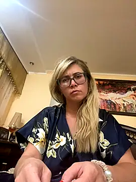 Crystal00Girl online show from September 9, 2025, 9:25 pm