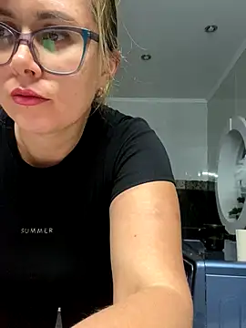 Crystal00Girl online show from October 26, 2025, 3:51 pm