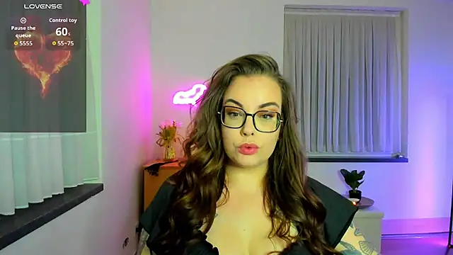 Snapshot of Miss_Lucifer6 chatting on February 7, 2026, 8:12 pm Miss Lucifer6 online show from February 7, 2026, 8:12 pm