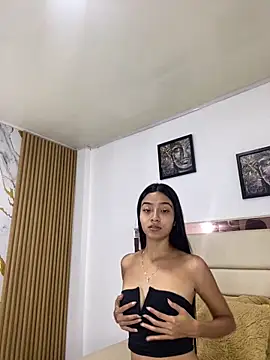 millycute18  online show from October 7, 2025, 12:35 pm