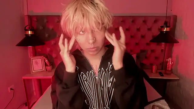 OliIverr22 online show from December 2, 2025, 2:56 pm