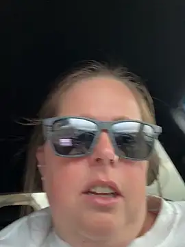 hornykitty1210 online show from November 5, 2025, 8:09 pm