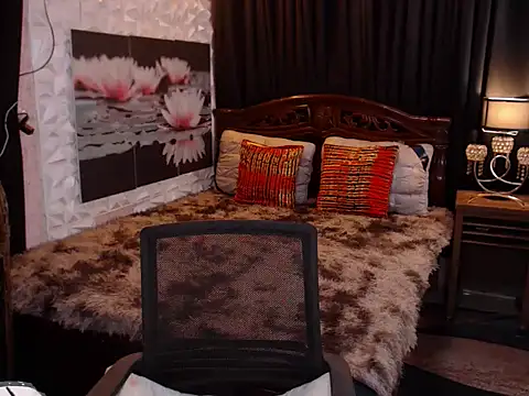 Snapshot of WILDROXIE chatting on February 8, 2026, 12:14 am WILDROXIE online show from February 8, 2026, 12:14 am