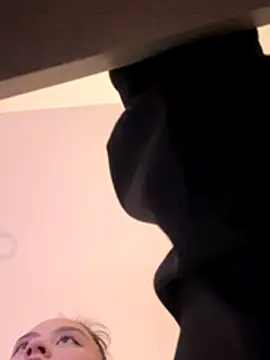 Snapshot of madissooon__ chatting on November 20, 2025, 4:12 am madissooon online show from November 20, 2025, 4:12 am