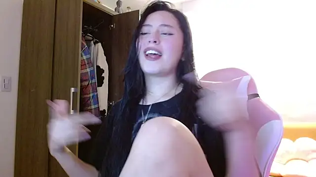 Snapshot of madissooon__ chatting on November 21, 2025, 4:55 am madissooon online show from November 21, 2025, 4:55 am