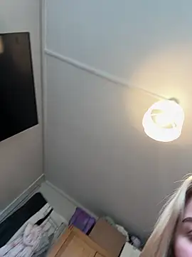 Layla 20  online show from November 27, 2025, 2:08 pm