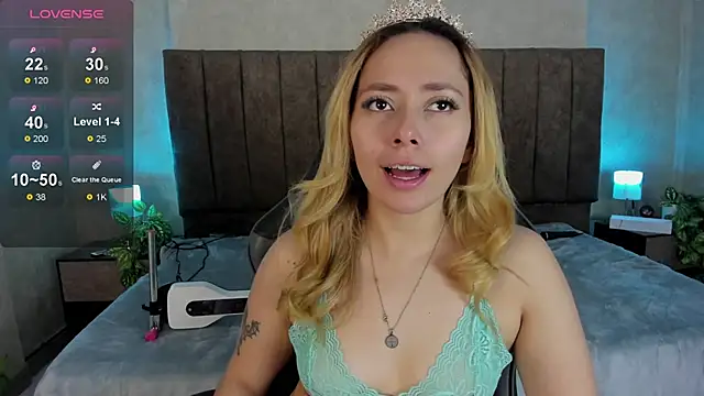 LanaMills  online show from December 20, 2025, 5:14 am