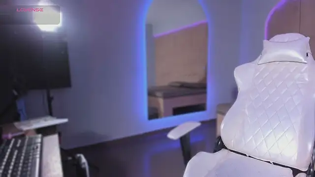 HannahMontgomery online show from November 19, 2025, 3:56 pm