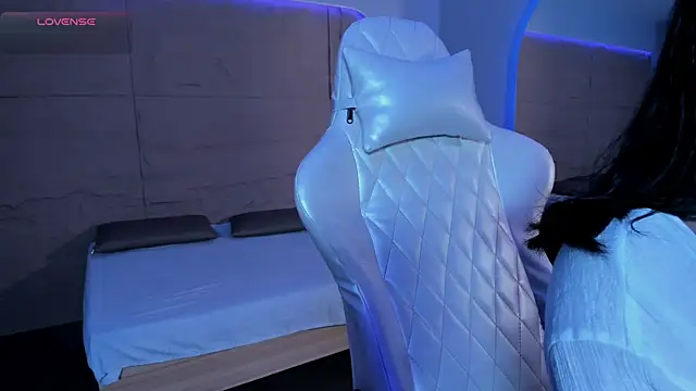 HannahMontgomery online show from December 3, 2025, 4:05 pm