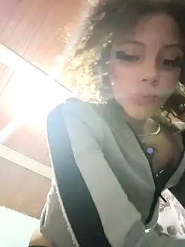 elisabethflores online show from December 19, 2025, 4:41 am