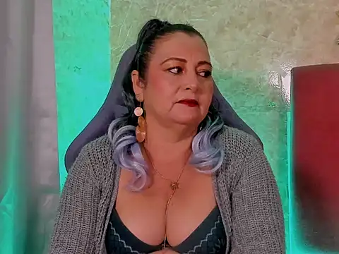 PalomaLombardi online show from November 20, 2025, 8:08 pm