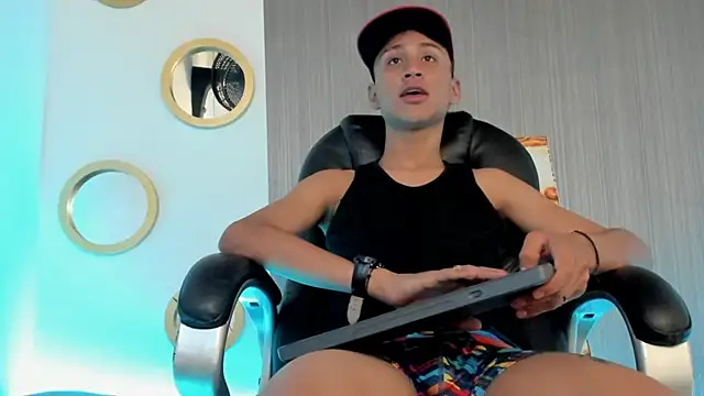 Daddy Darcks online show from November 22, 2025, 8:19 pm