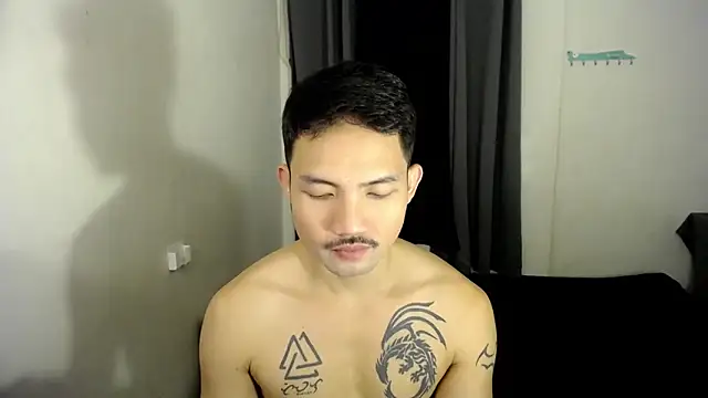 Snapshot of Thefriskyasian chatting on April 5, 2026, 9:39 am Thefriskyasian online show from April 5, 2026, 9:39 am