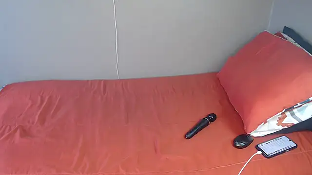 Lunalee online show from October 31, 2025, 2:29 pm