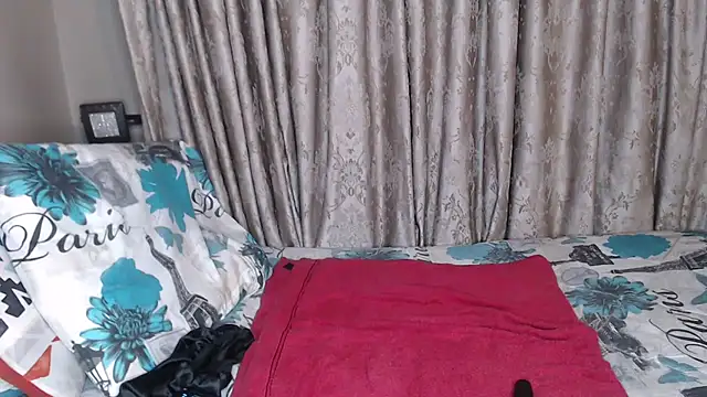 Lunalee online show from March 25, 2026, 7:20 pm