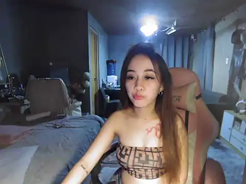 Snapshot of Yummiiieee28 chatting on October 29, 2025, 2:30 pm Yummiiieee28 online show from October 29, 2025, 2:30 pm