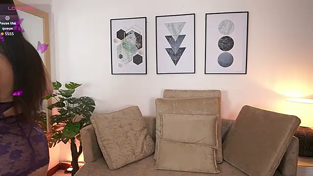 MilaCrave online show from September 23, 2025, 11:57 am