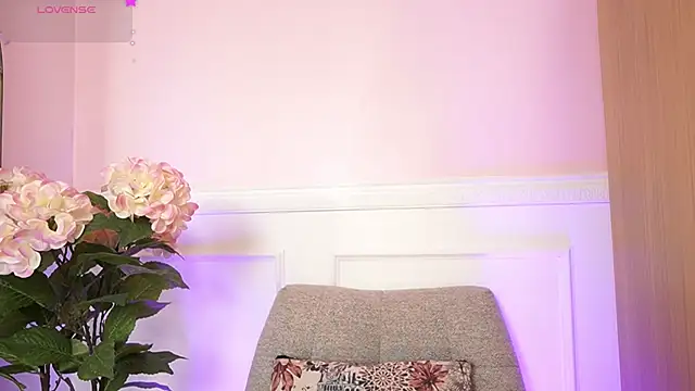 MilaCrave online show from February 9, 2026, 11:36 am