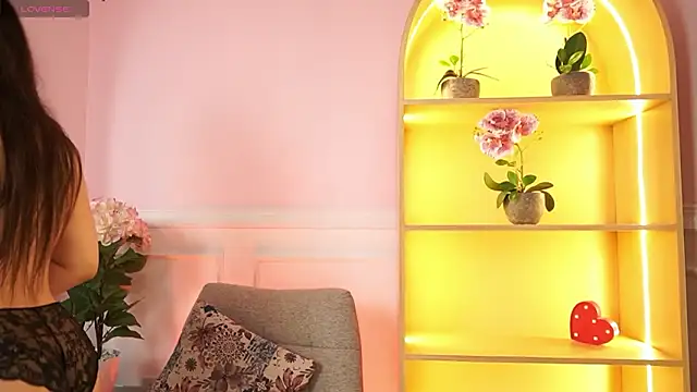 MilaCrave online show from March 6, 2026, 11:39 am