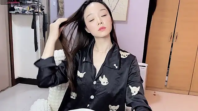 Y2Luvk online show from November 4, 2025, 9:25 pm