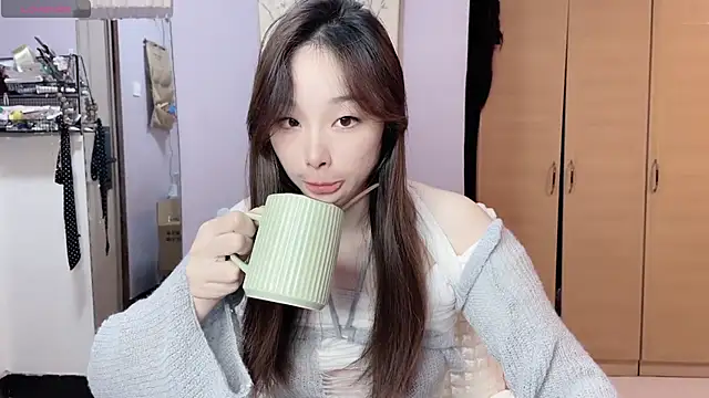 Y2Luvk online show from November 10, 2025, 9:25 pm