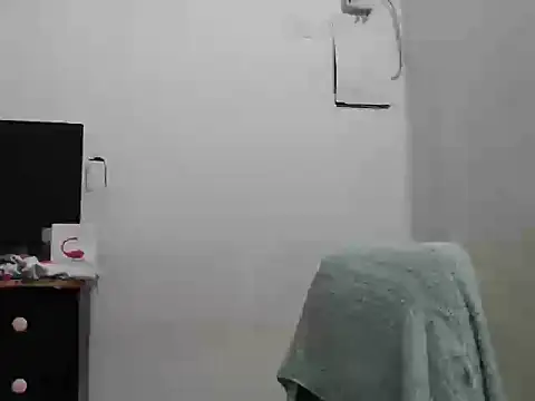 Bratzhot09 online show from October 29, 2025, 3:25 pm