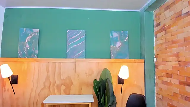 halleylorens online show from April 14, 2026, 5:08 pm