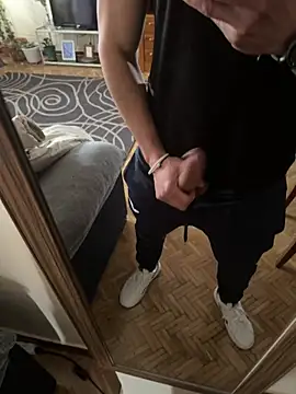 Latinhot31 online show from March 4, 2026, 2:23 pm