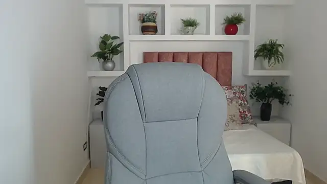 SarayVega  online show from November 13, 2025, 7:24 pm