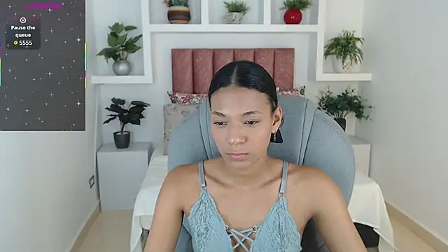 SarayVega  online show from November 14, 2025, 7:34 pm