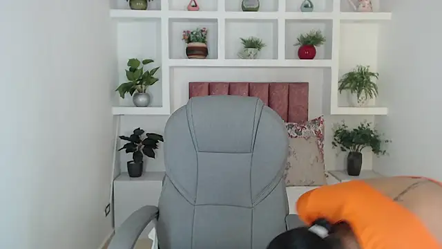 SarayVega  online show from December 1, 2025, 7:41 pm