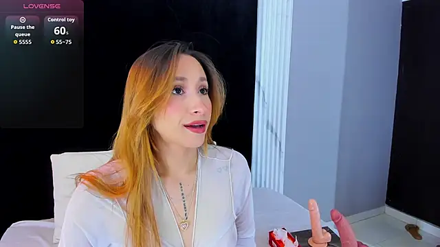 MONIK FOX CR online show from September 22, 2025, 8:22 pm